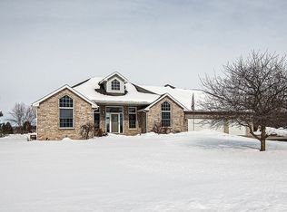 16359 189th St, Manchester, IA 52057