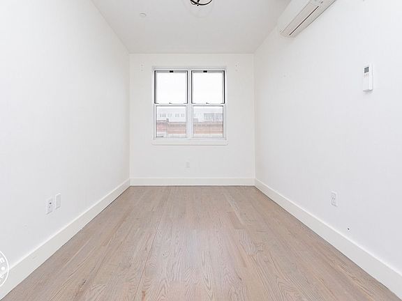 5th image of 824 Saint Johns Pl #2T