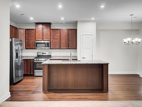 3rd image of 401 Grand Palm Ln