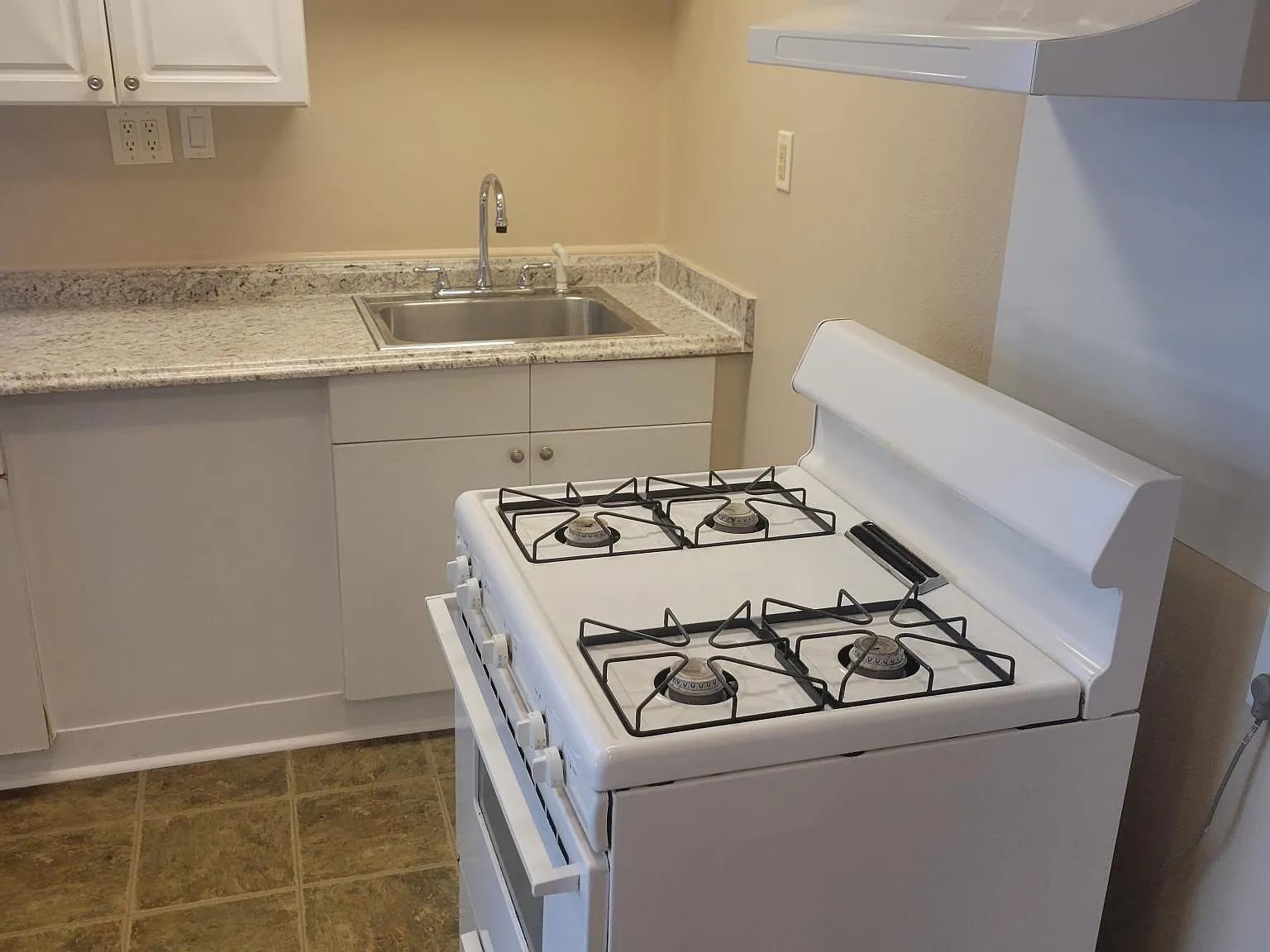 1 bed, 800 sqft, $850 — Photo 2