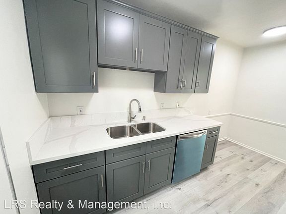 5th image of 5231 Roseland St APT 1