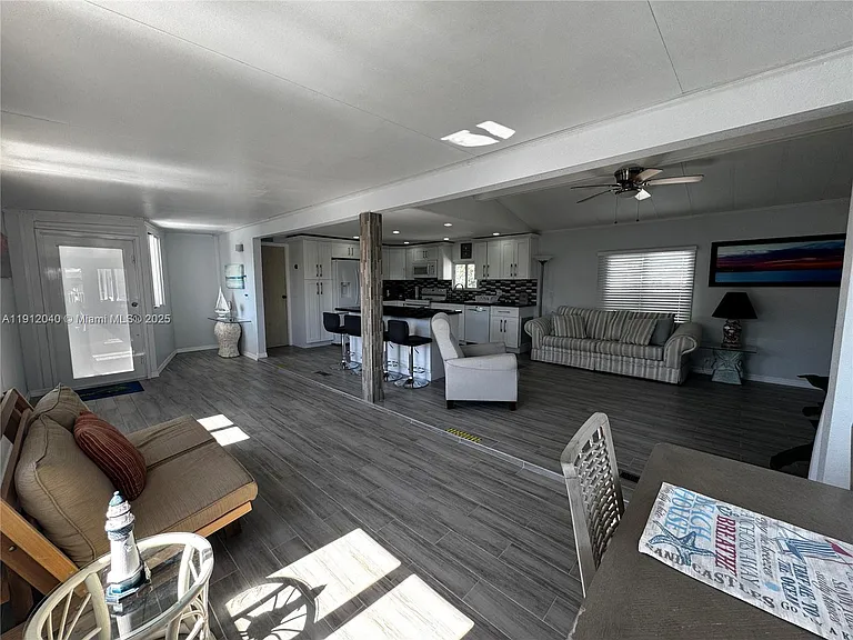 228 Orchid St — Photo 8