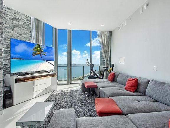 5th image of 501 NE 30th St Penthouse 4501