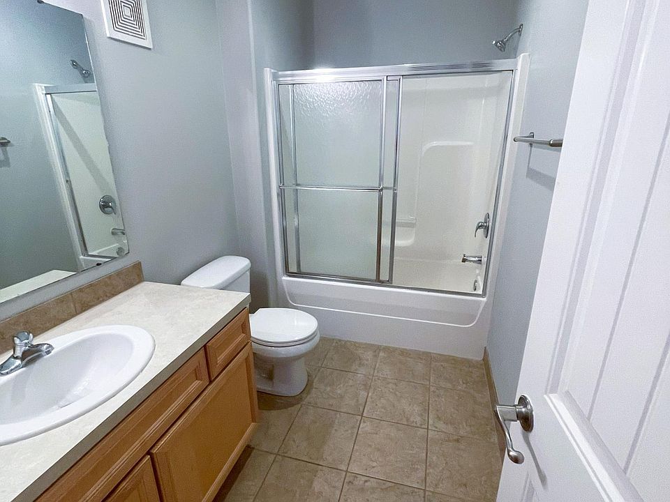 2nd image of 625 Folks Rd #4