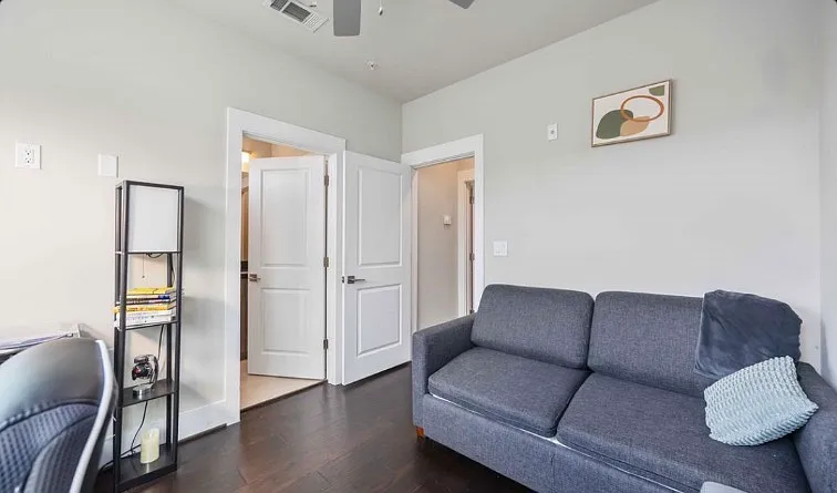 2401 Crawford St — Photo 14