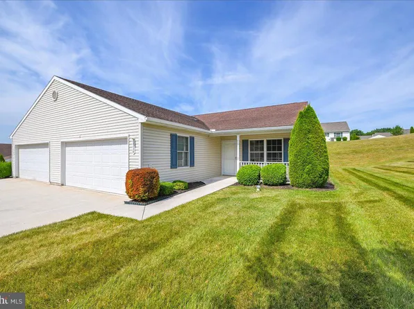 1326 Village Dr #128, Spring Grove, PA 17362