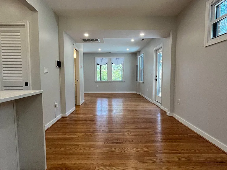 327 Whittier St NW #A — Photo 5