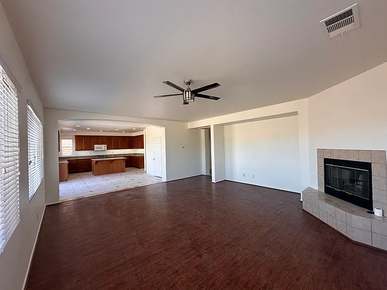 23424 Caliente Springs Ave — Photo 9