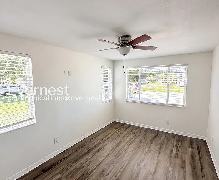 1915 W Orient St — Photo 18