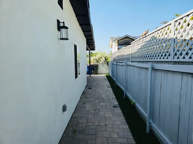 Adams St — Photo 20