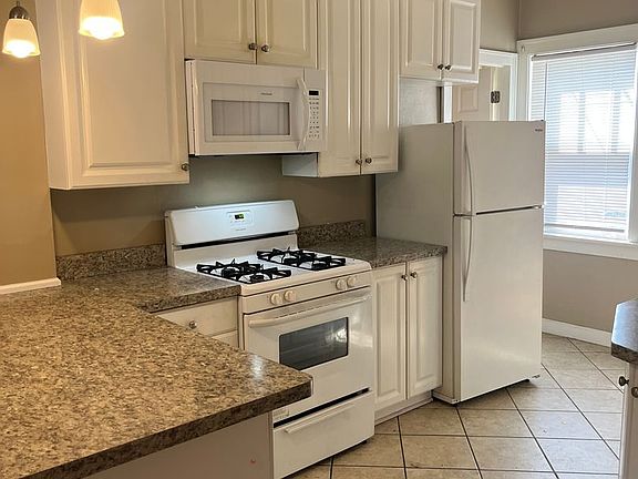 5th image of 232 Aurora Ave #1