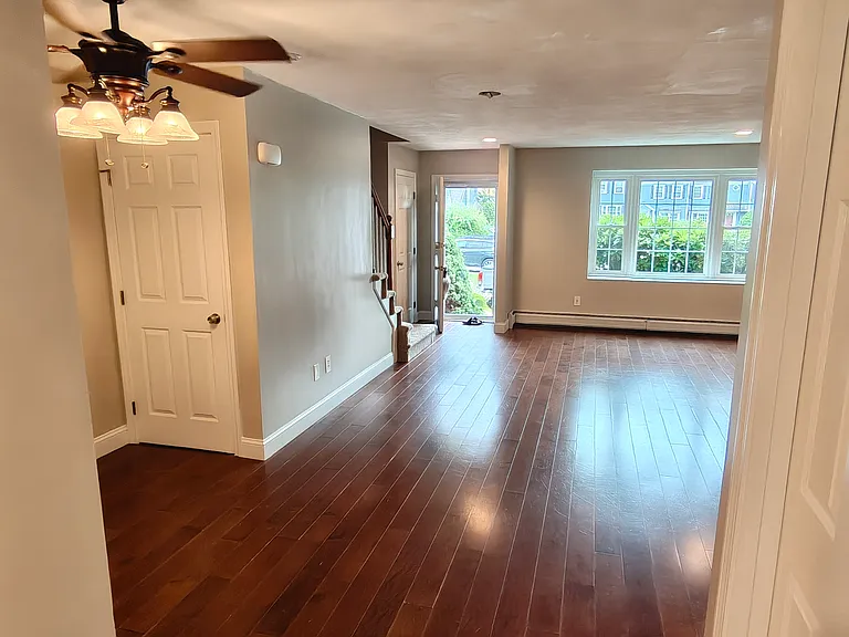 22 Stillwater Dr — Photo 4