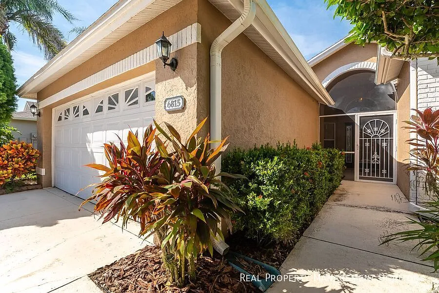 Beautiful 2-Bed Pool Home with Deeded Golf at Tara Golf & Country Club - Must be seen! — Photo 3