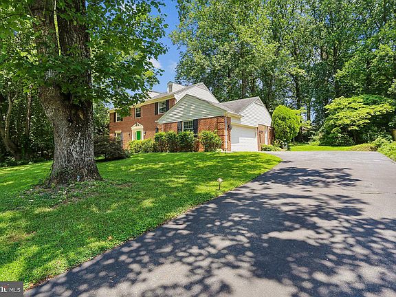 2nd image of 903 Ridge Dr