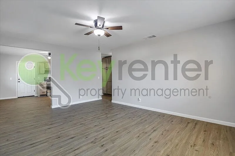 4 bed, 2.0 bath, 1298 sqft, $2,550 — Photo 3