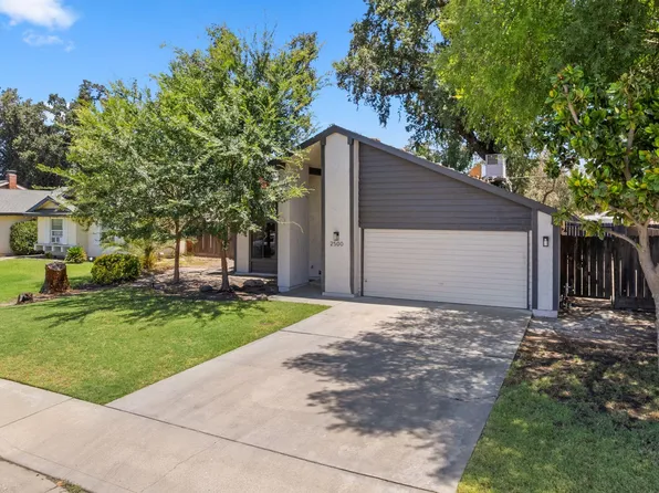 2500 N Charter Oak Court, Visalia, CA 93292