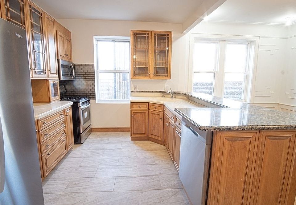 1st image of 84 Garfield Pl APT 3