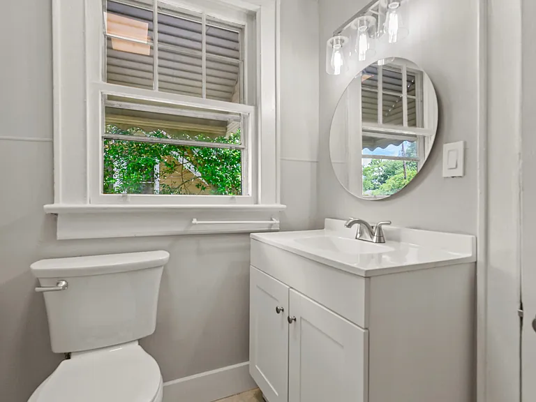 3530 Admiral Dr #UPSTAIRS — Photo 12