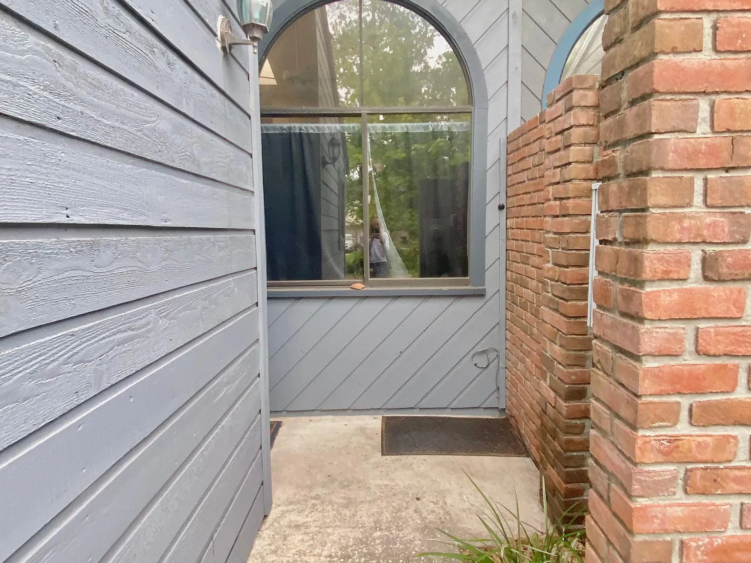 2912 SW 38th Pl — Photo 2