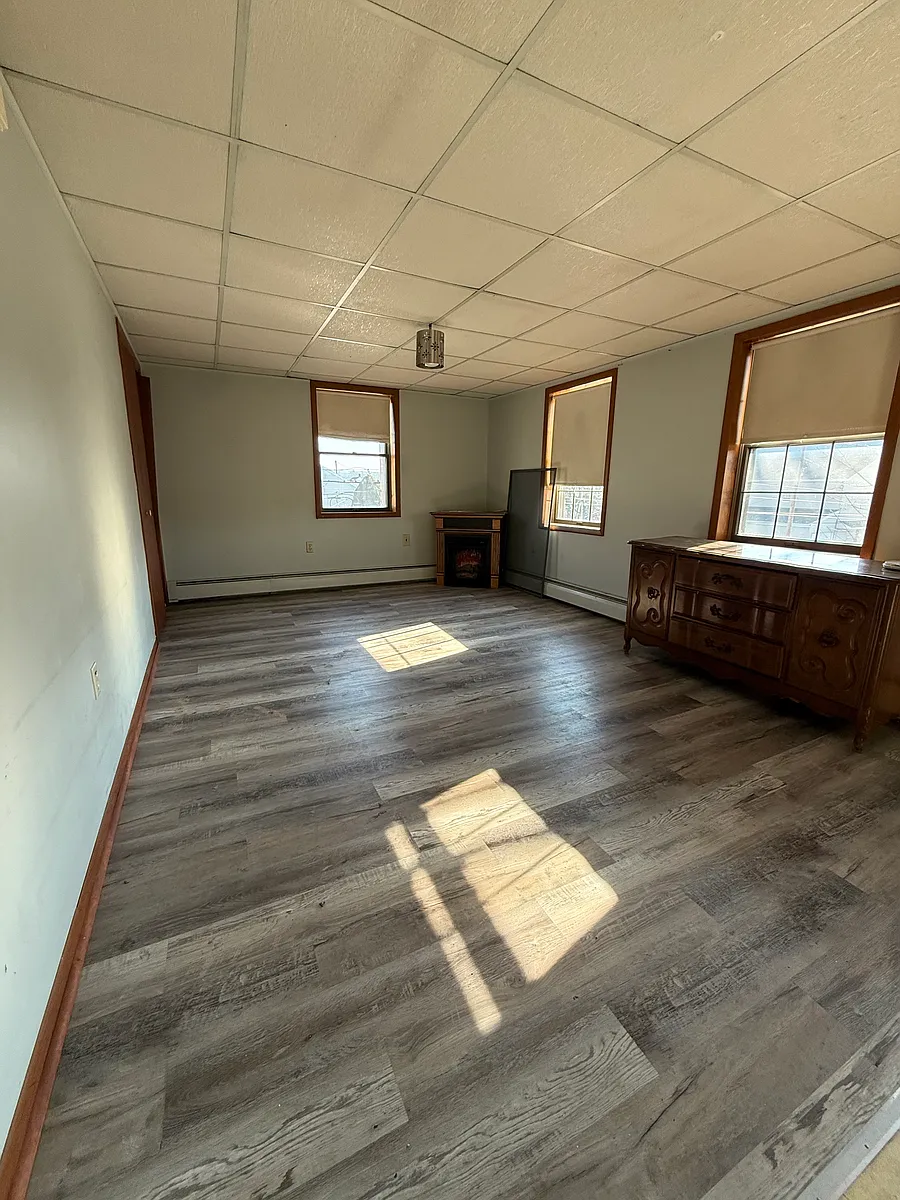 Building Photo - 201 E Lawton St #C