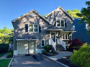 396 Carmita Ave, Rutherford, NJ 07070