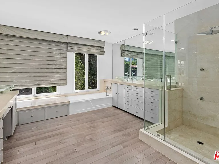 305 S Bedford Dr — Photo 24