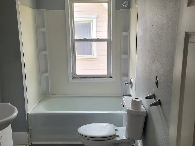 223 Robie St E #2 — Photo 3