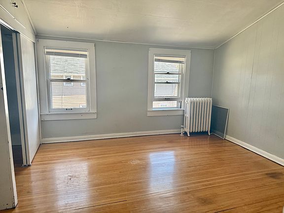3rd image of 724 E Walnut St #724