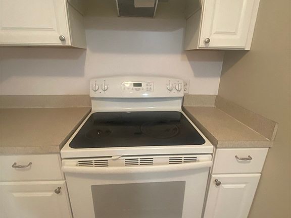 3rd image of 44 Maple St APT 203