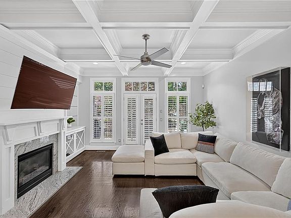 4th image of 35 Honour Ave NW