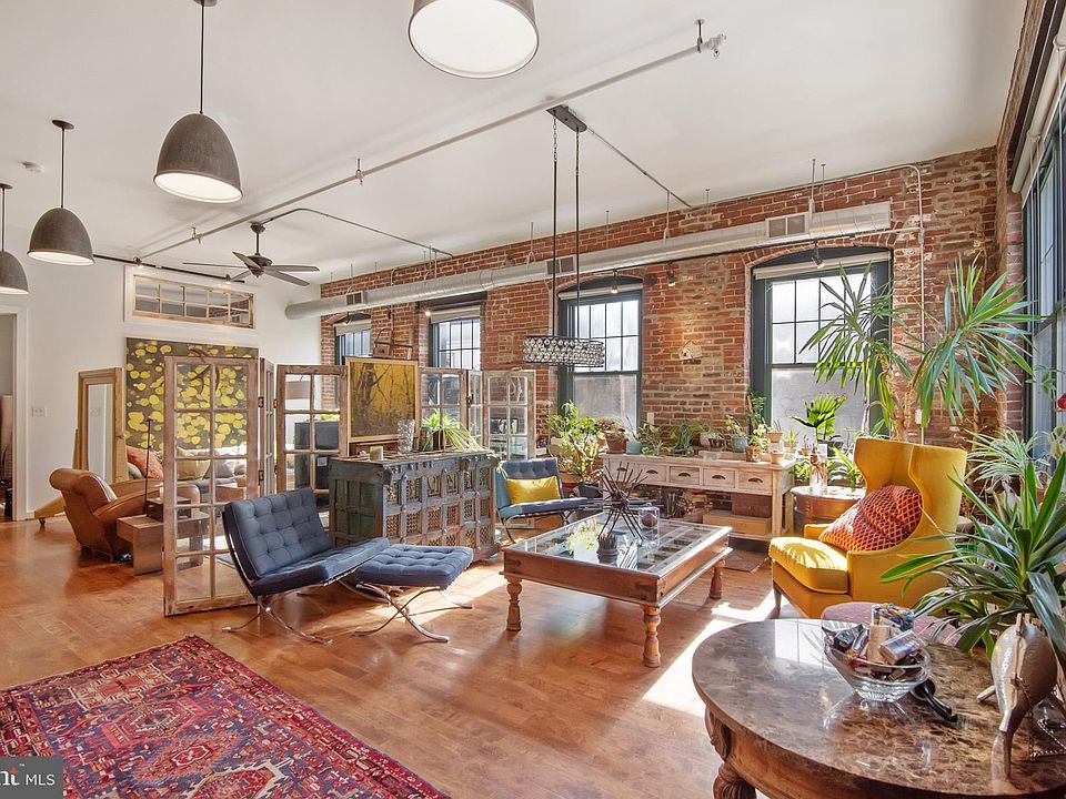1st image of 1125 E Columbia Ave #101