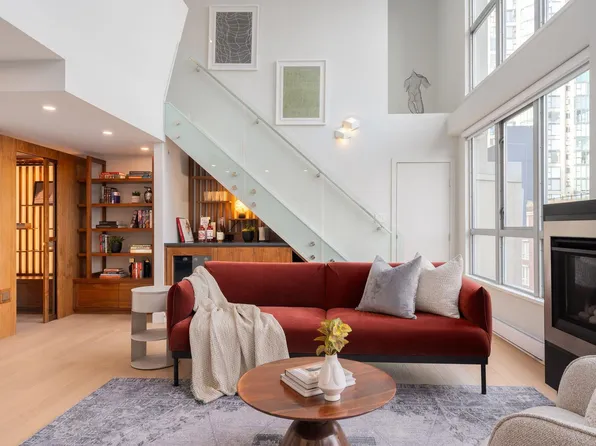 1238 Richards St #608, Vancouver, BC V6B 6M6