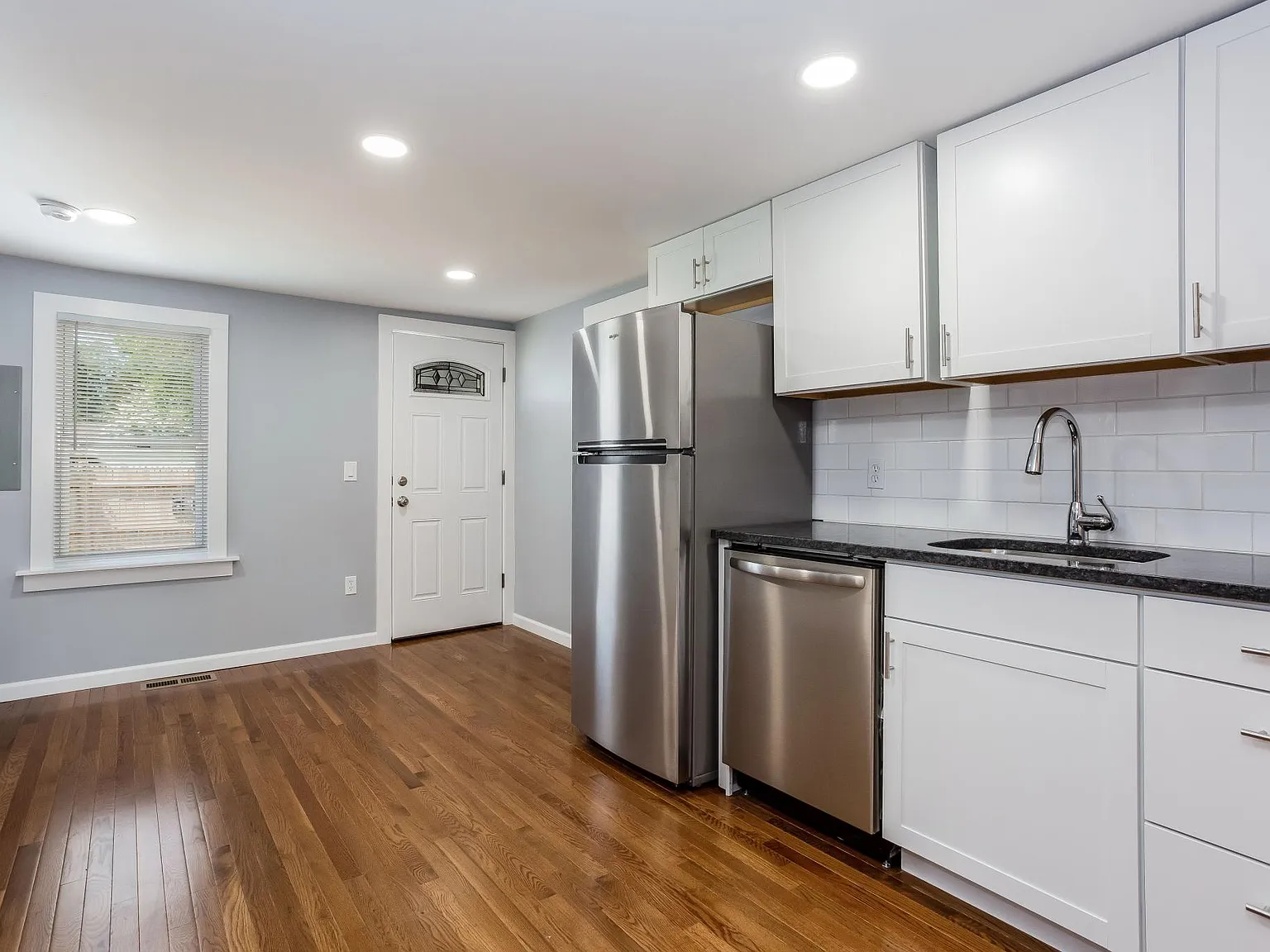 29 Anderson Ave — Photo 1
