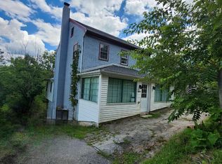 4040 Hilltop Ln, Glen Rock, PA 17327