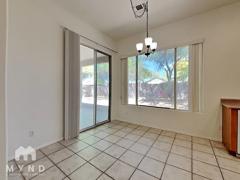 4528 E Rowel Rd — Photo 7