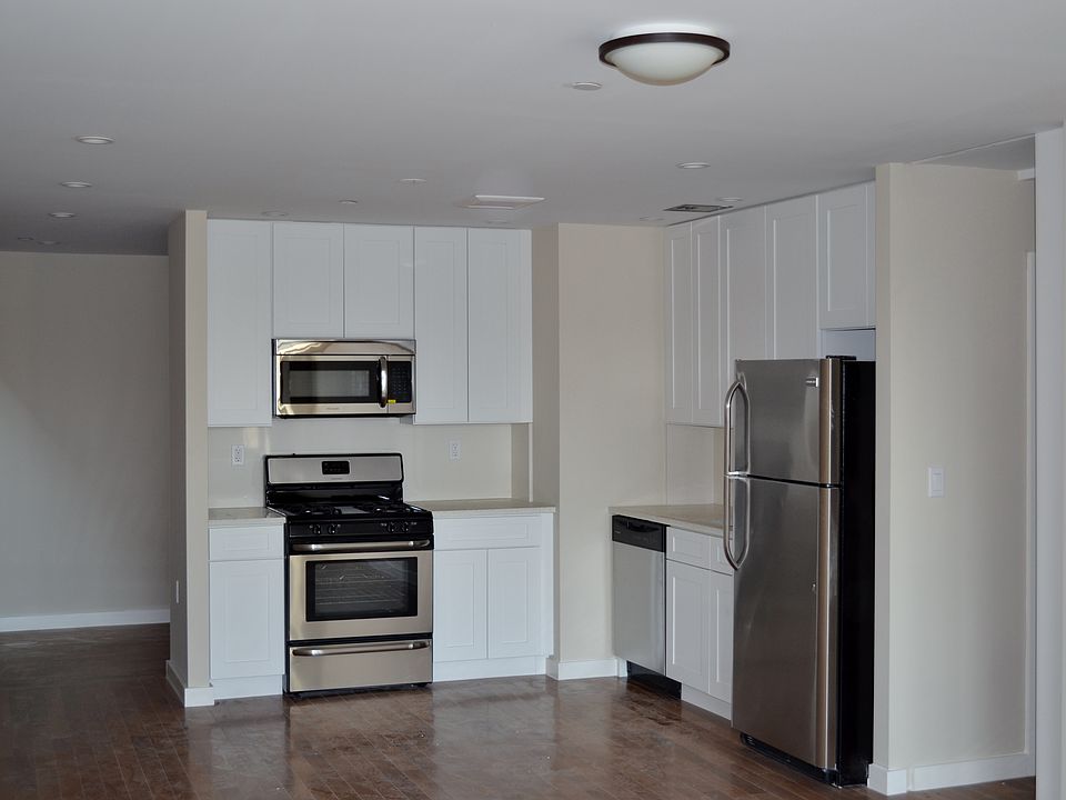 1st image of 2656 30th St #3R