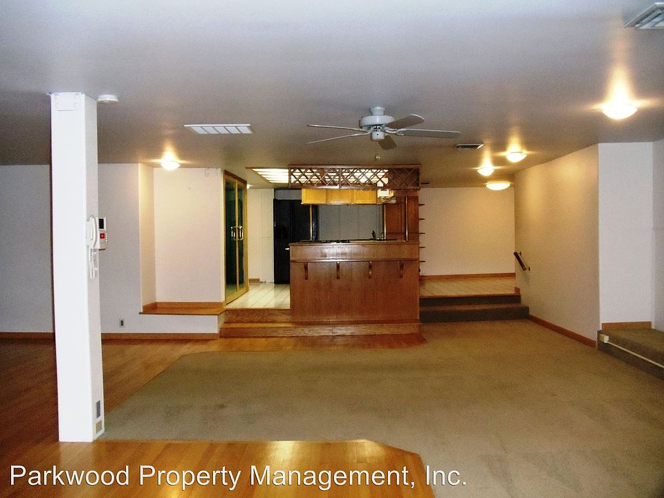 1st image of 103 W Pioneer