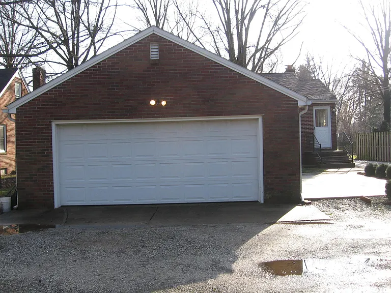 2325 Broadhaven Ave NW — Photo 3