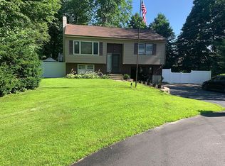 4 Heather Cir, Merrimack, NH 03054