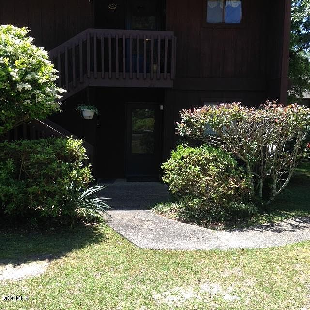 2nd image of 108 Lanai Vlg