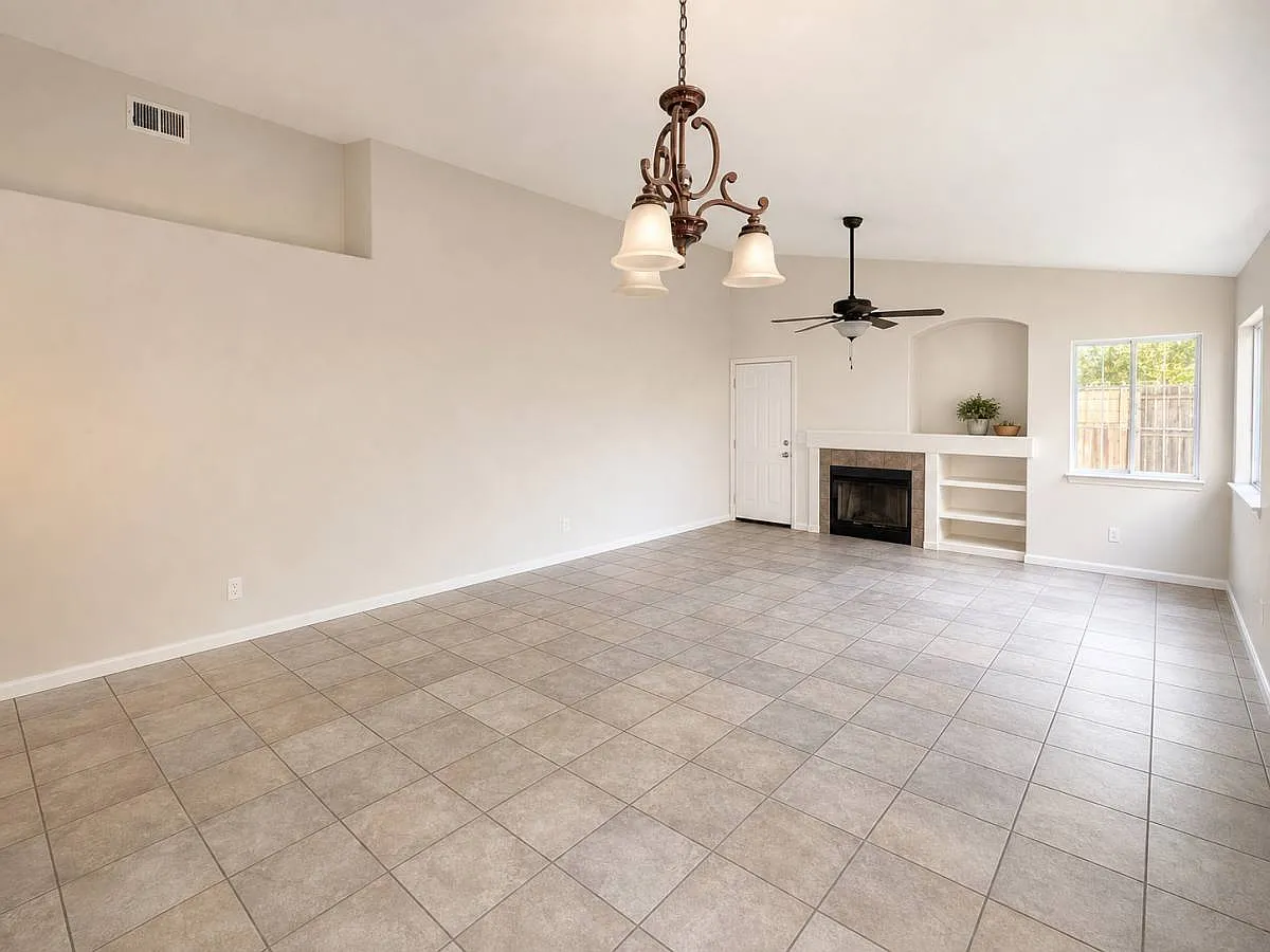 10439 River Oaks Dr in Stockton, CA 95209 — Photo 3