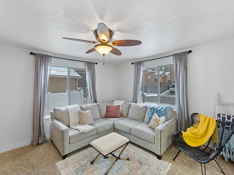 7102 N Mohican Dr — Photo 2