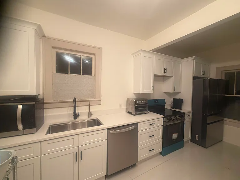 3149 S Bumby Ave — Photo 6