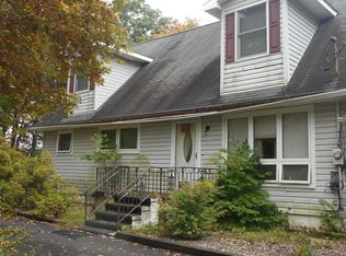 147 Summit Ave, Pocono Summit, PA 18346