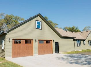 1527 E 30th Ave, Hutchinson, KS 67502