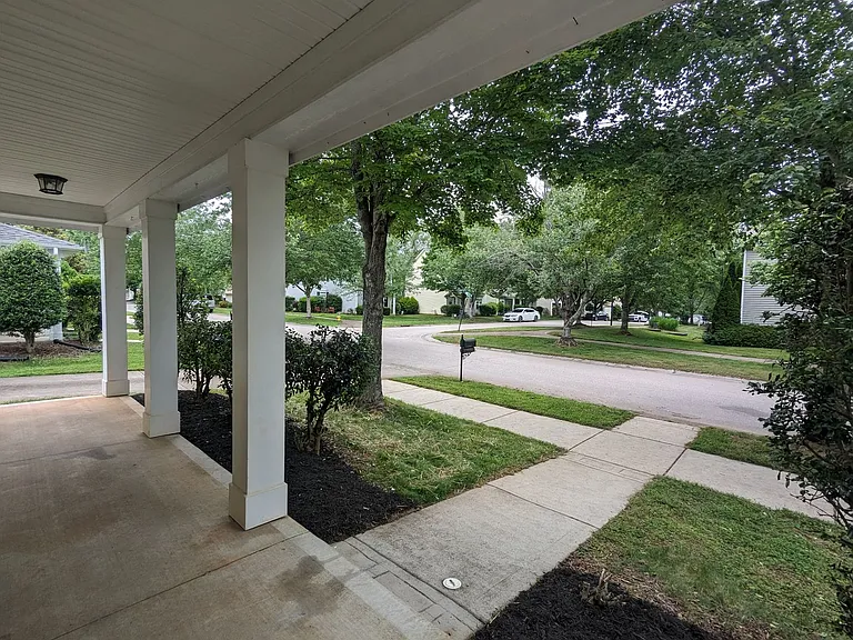 11204 Heritage Green Dr — Photo 18