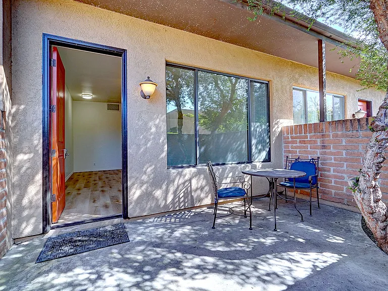 Riverside Suites — Photo 29
