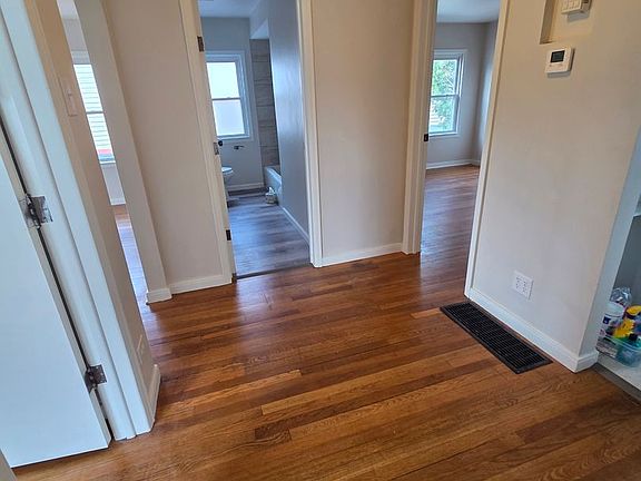 3rd image of 250 E 35th St