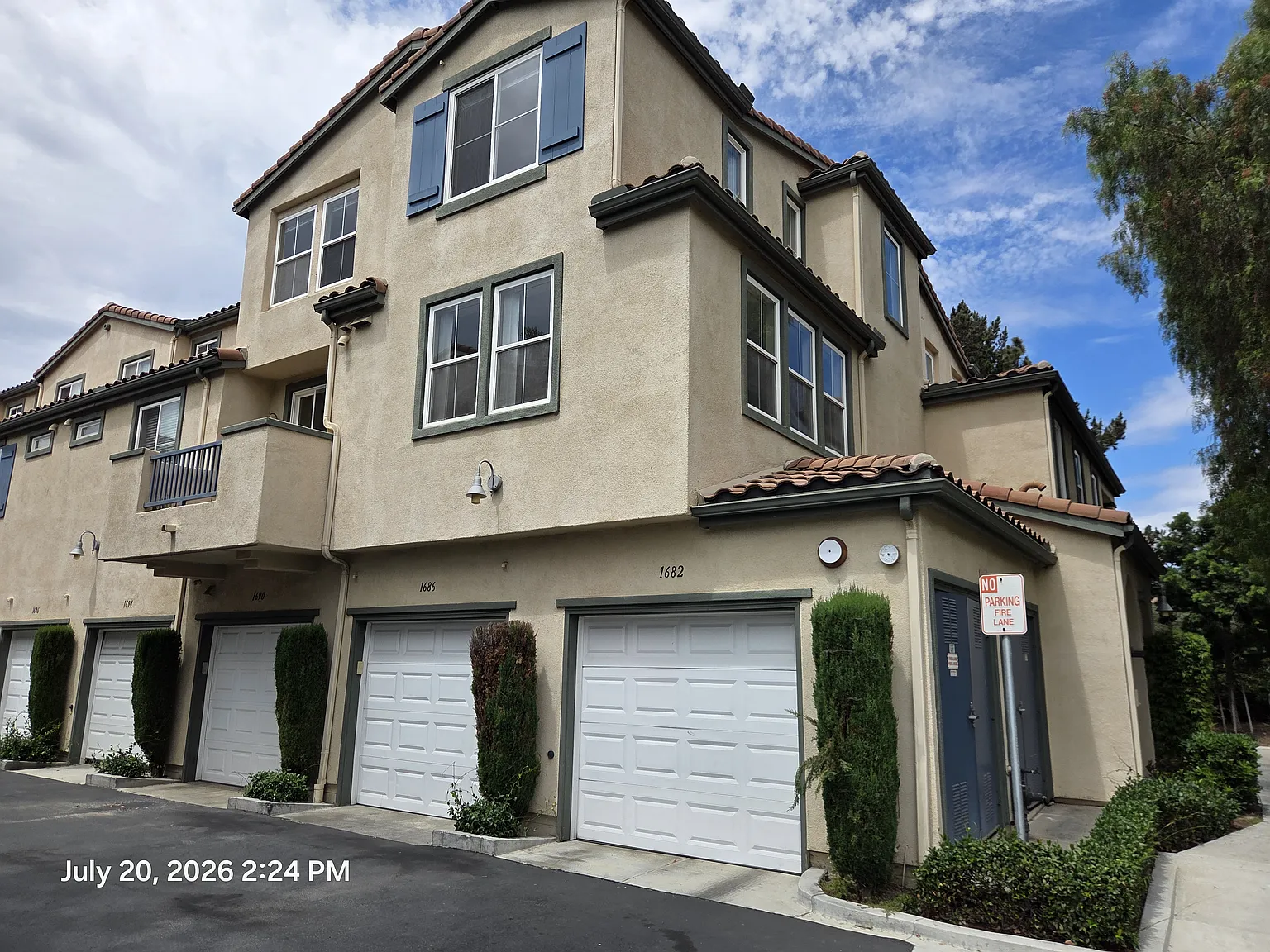 2 bed, 2.5 bath, 1326 sqft, $2,595 — Photo 1