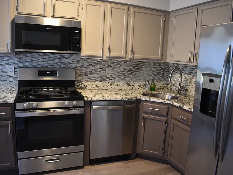 3713 Birchwood Ct — Photo 2